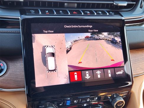 New 2025 Jeep Grand Cherokee Summit image 13