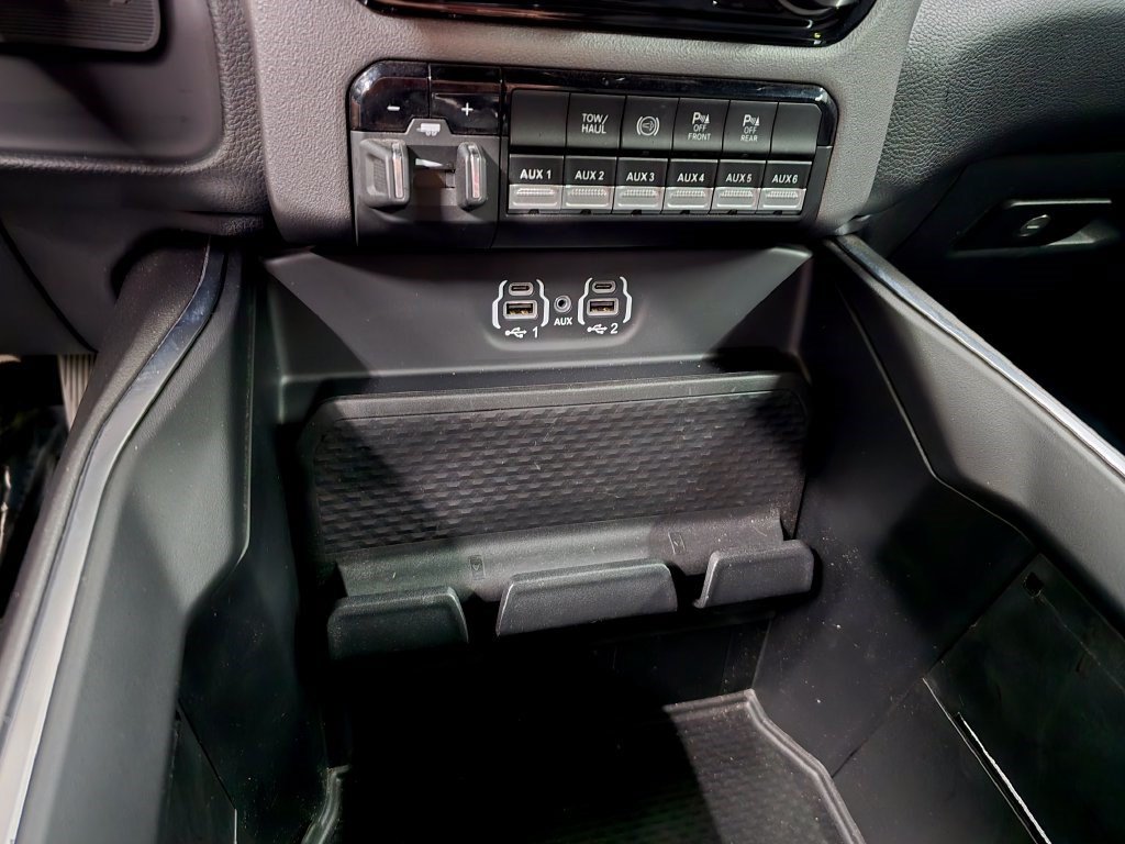 Used 2024 RAM 3500 Big Horn w/ Night Edition AWD/4WD image 30