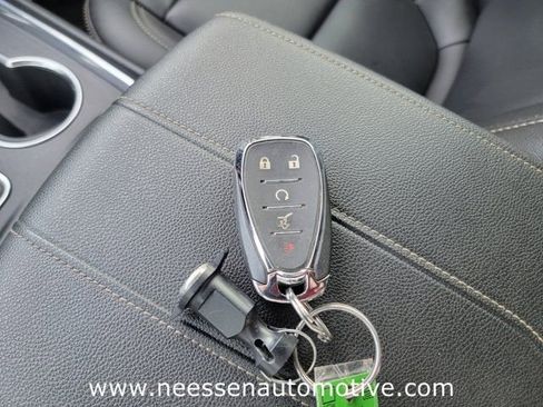 Used 2023 Chevrolet Traverse LT w/ LPO, Floor Liner Package FWD image 35