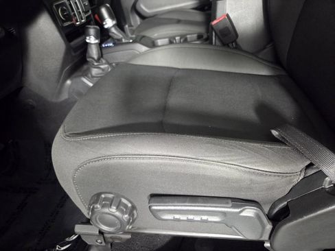Used 2019 Jeep Wrangler Sport AWD/4WD image 10