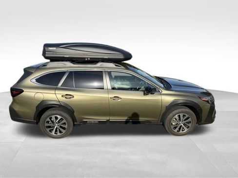Used 2024 Subaru Outback Premium AWD/4WD image 2