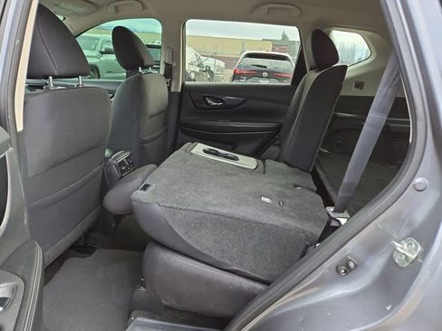 Used 2018 Nissan Rogue SV image 30