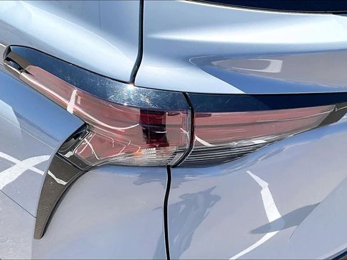 Used 2024 Toyota Sienna XLE Woodland Edition image 29