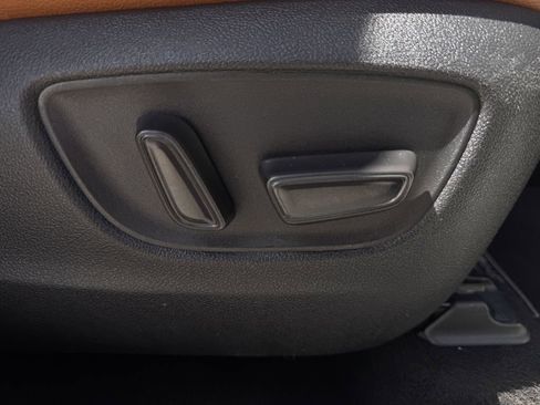 Used 2021 Toyota Highlander Platinum image 30