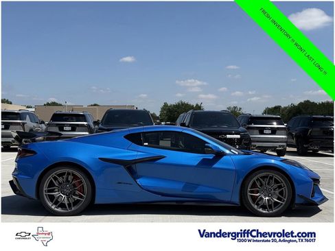 Used 2025 Chevrolet Corvette Z06 RWD image 3