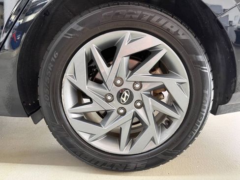 Used 2024 Hyundai Elantra SEL FWD image 29
