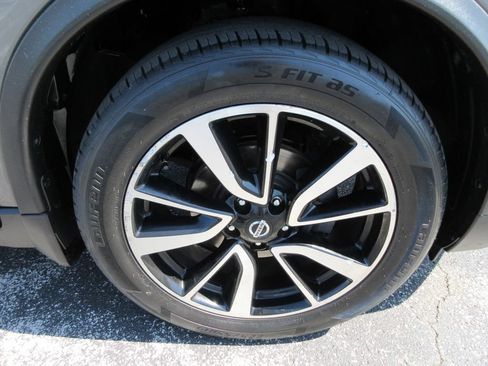 Used 2018 Nissan Rogue SL w/ Premium Package AWD/4WD image 9