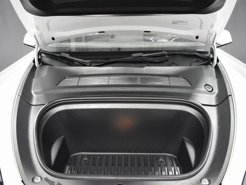 Used 2022 Tesla Model Y Performance image 36