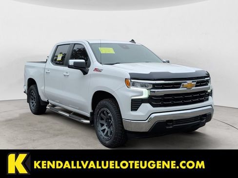 Used 2022 Chevrolet Silverado 1500 LT AWD/4WD image 3