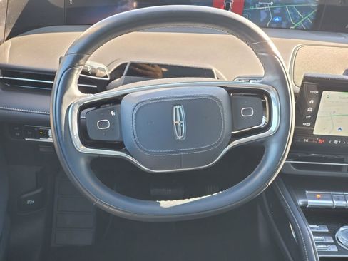 Used 2024 Lincoln Nautilus Reserve w/ Equipment Group 202A image 8