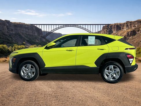 Certified 2025 Hyundai Kona SE AWD/4WD image 6