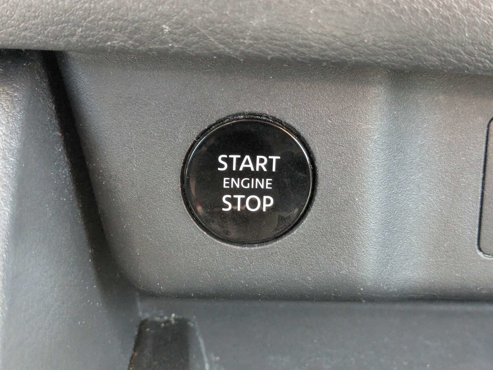 Used 2024 Nissan Rogue S AWD/4WD image 31
