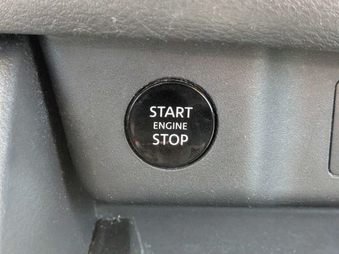 Used 2024 Nissan Rogue S AWD/4WD image 31