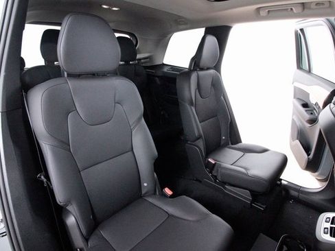 Certified 2025 Volvo XC90 B6 Plus w/ Protection Package Premier image 24