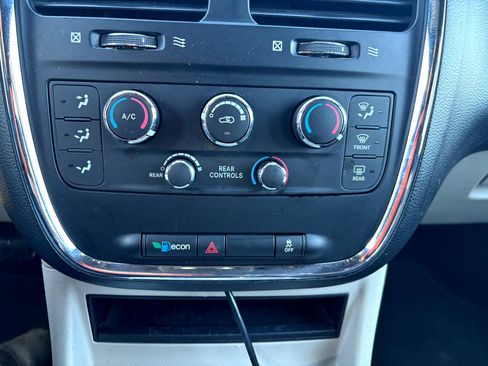 Used 2020 Dodge Grand Caravan SXT image 14