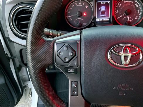 Used 2019 Toyota Tacoma TRD Off-Road w/ Technology Package AWD/4WD image 23