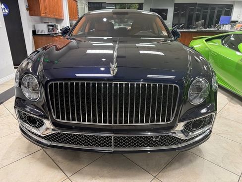 Used 2020 Bentley Flying Spur W12 image 16