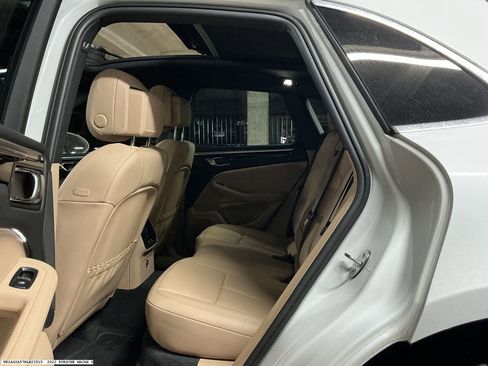 Used 2022 Porsche Macan S AWD/4WD image 10