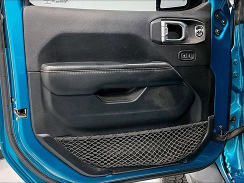 Used 2020 Jeep Wrangler Unlimited Sahara image 21