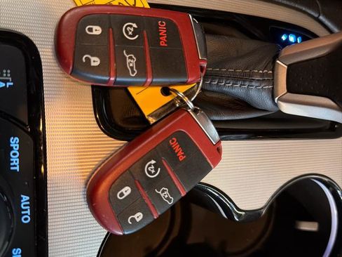 Used 2018 Jeep Grand Cherokee Trackhawk AWD/4WD image 19