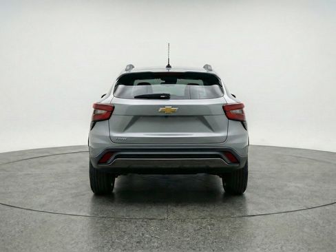 Used 2025 Chevrolet Trax LT w/ LT Convenience Package image 7