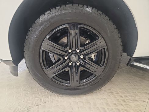 Used 2020 Ford Expedition XLT w/ Equipment Group 202A image 10