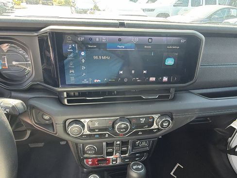 Used 2025 Jeep Wrangler Unlimited Rubicon 4xe AWD/4WD image 31