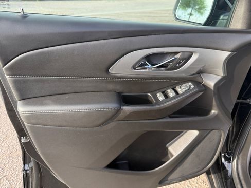 Used 2023 Chevrolet Traverse LT FWD image 13