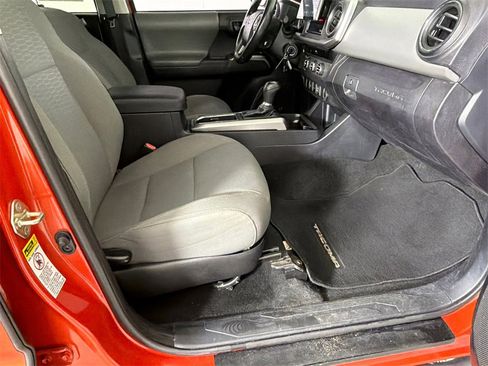 Used 2017 Toyota Tacoma SR5 w/ Tow Package image 13