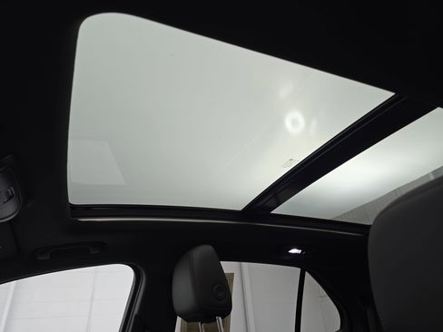 Used 2022 Chevrolet Equinox RS w/ RS Leather Package image 30