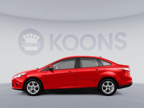 Used 2013 Ford Focus SE w/ SE Winter Pkg FWD image 2