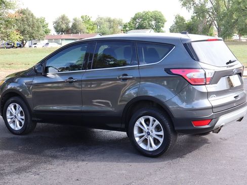 Used 2017 Ford Escape SE image 8