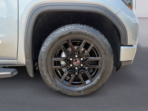 Used 2023 GMC Sierra 1500 Elevation w/ Preferred Package AWD/4WD image 9