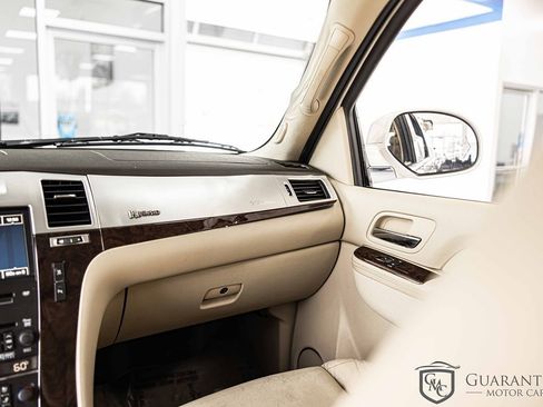 Used 2010 Cadillac Escalade 2WD Hybrid image 42