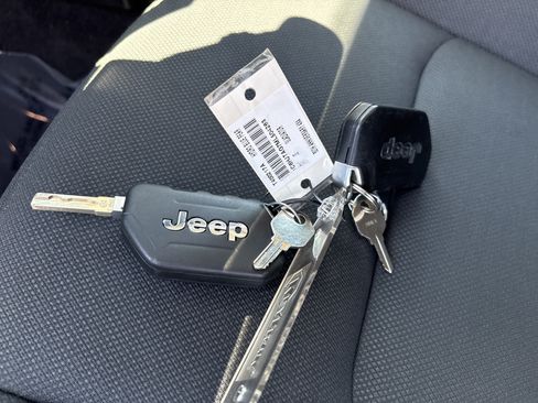 Used 2021 Jeep Gladiator Sport AWD/4WD image 37