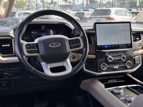 Used 2022 Ford Expedition Limited image 29