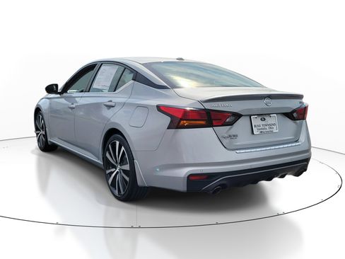 Certified 2021 Nissan Altima 2.5 SR w/ SR Premium Package FWD image 3