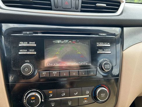 Used 2016 Nissan Rogue S image 18