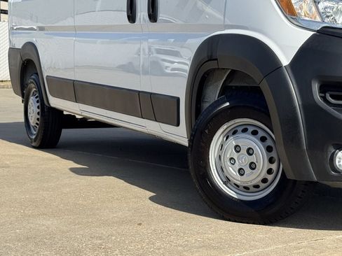 Used 2025 RAM ProMaster 2500 w/ Convenience Group FWD image 3
