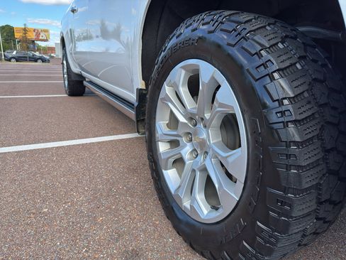 Used 2022 Chevrolet Silverado 1500 LTZ w/ Technology Package image 9