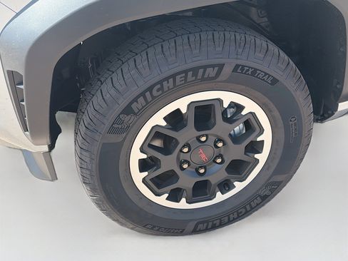 Used 2025 Toyota 4Runner TRD Off-Road Premium AWD/4WD image 11