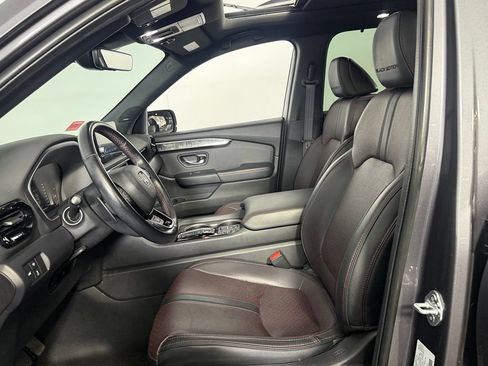 Used 2025 Honda Pilot Black Edition image 21