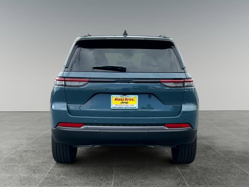 New 2026 Jeep Grand Cherokee Limited RWD image 4