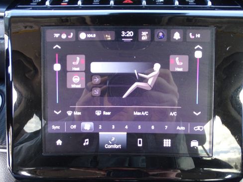 Used 2023 Jeep Grand Cherokee Laredo image 23