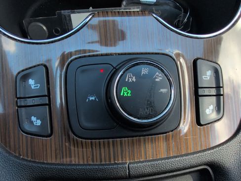 Used 2023 GMC Acadia SLE image 26