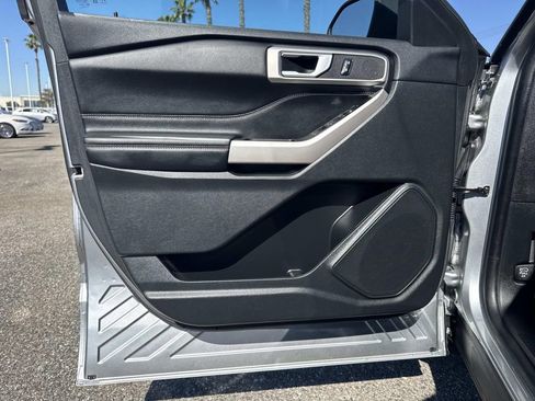Used 2023 Ford Explorer XLT image 18