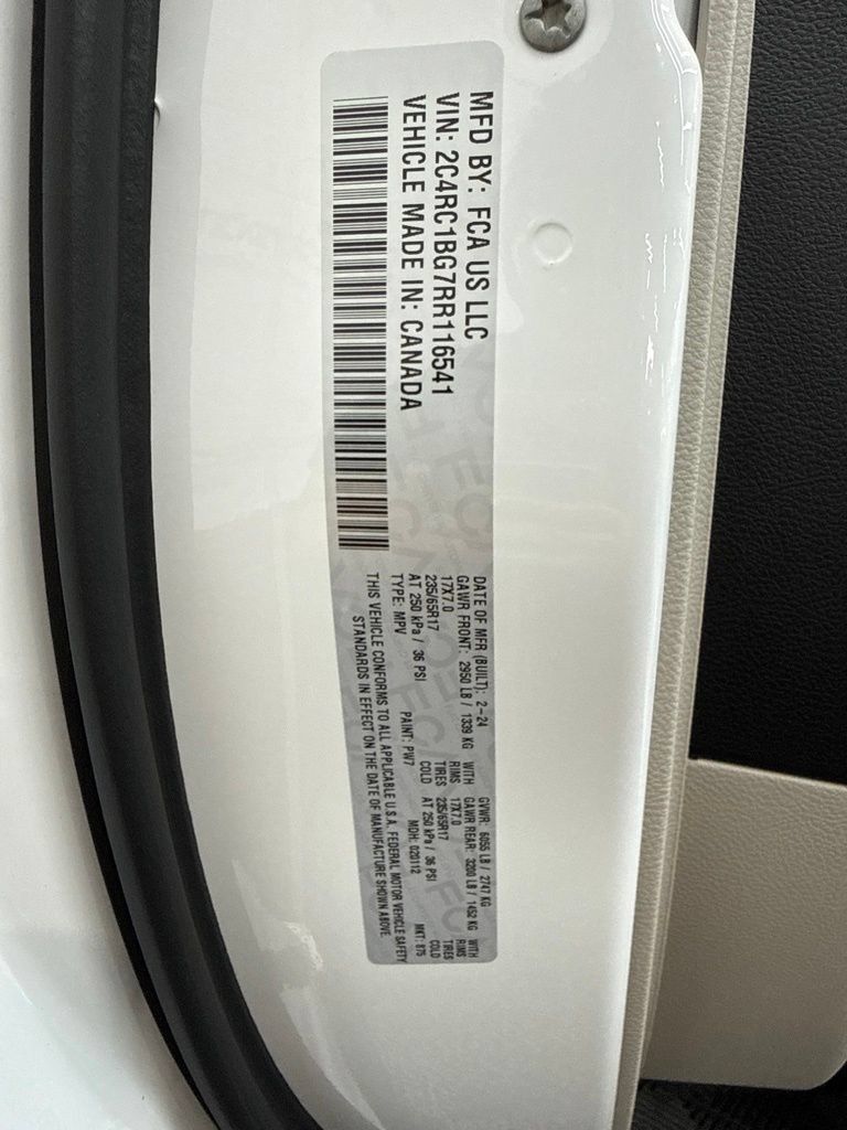 Used 2024 Chrysler Pacifica Touring-L FWD image 38