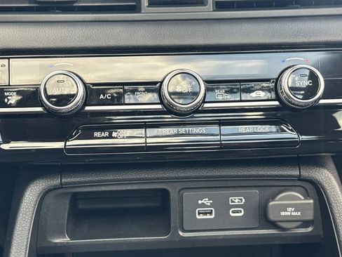 Certified 2023 Honda Pilot Touring image 23