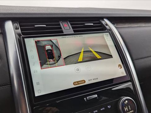 Used 2023 Land Rover Discovery S image 28