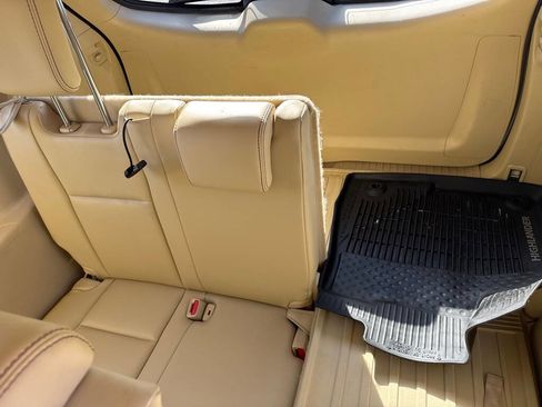 Used 2017 Toyota Highlander SE image 8